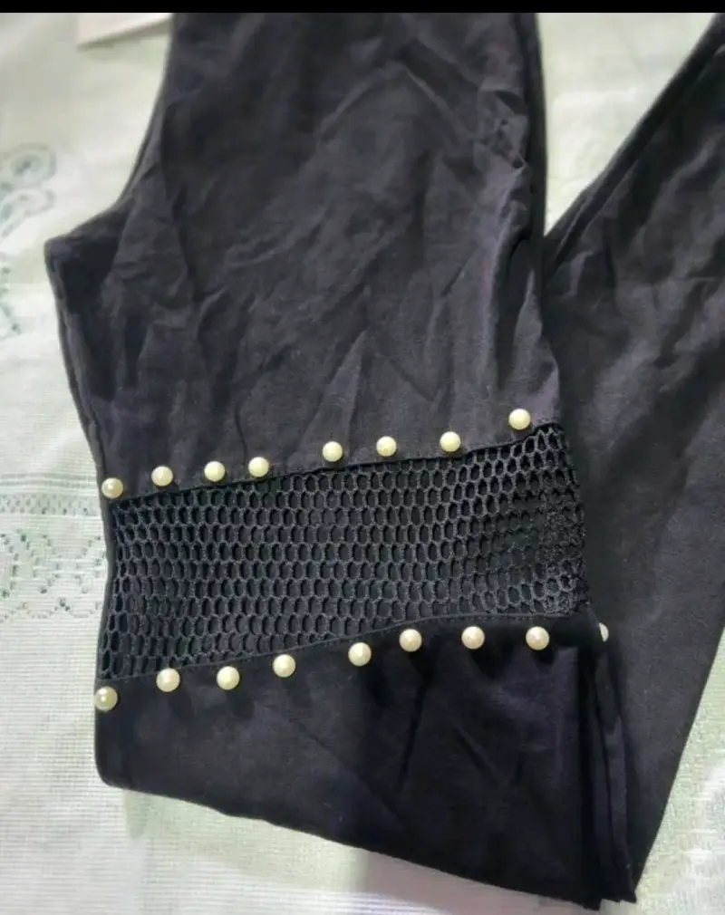Calza  con detalles de perlas y red - 3