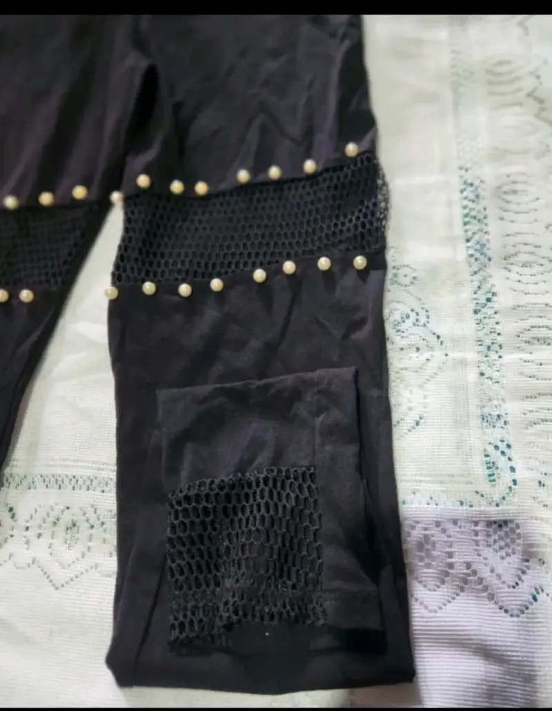 Calza  con detalles de perlas y red - 4
