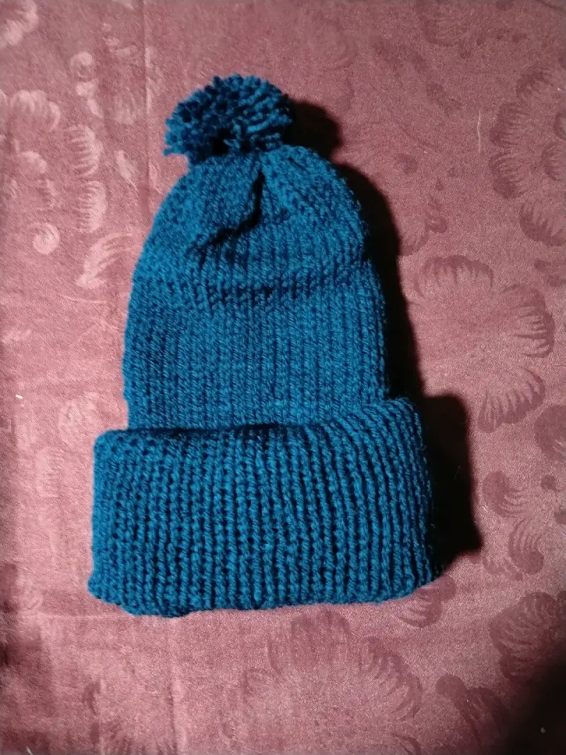Gorro de lana azul con pompon - 1