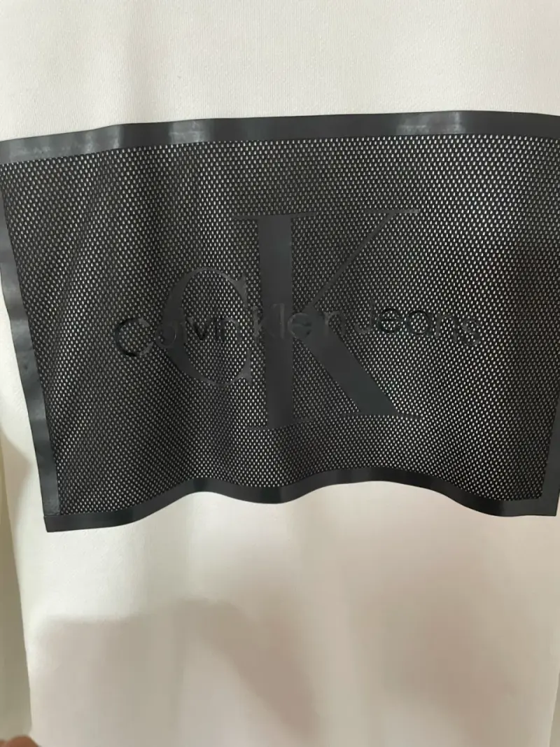 Polerón blanco Calvin Klein con logo - 4