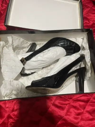 Zapatos de tacón negros charol elegantes - miniatura 1