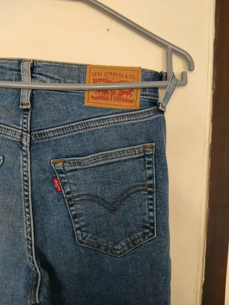 Jeans ajustados azul claro para mujer - 2