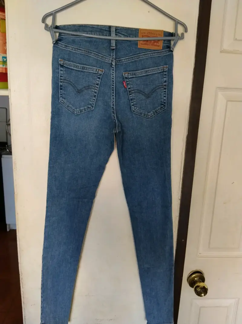 Jeans ajustados azul claro para mujer - 3