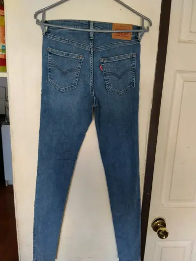 Jeans ajustados azul claro para mujer - miniatura 3