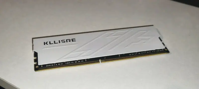 Memoria RAM Kllisre DDR4 16GB blanca - 1
