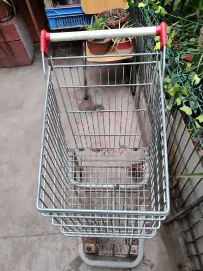 Carro de supermercado metálico usado - miniatura 1