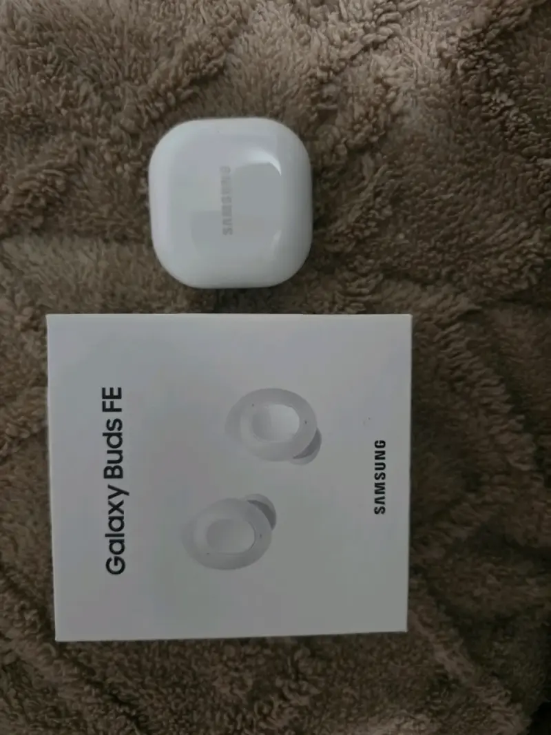 Samsung Galaxy Buds FE usados - 2