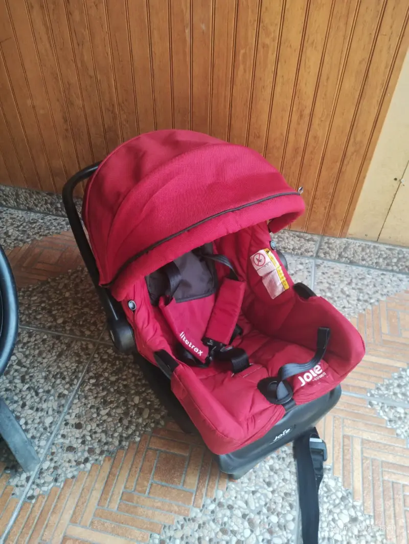 Coche de bebé rojo y negro en buen estado - 3
