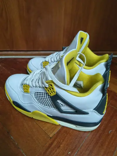 Jordan Retro 4 Vivid Sulfur OG - miniatura 4