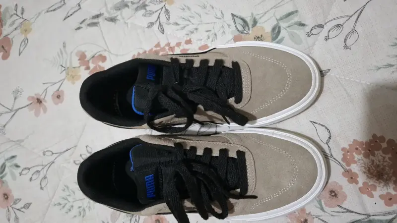 Zapatillas Puma beige y negras para hombre - 1