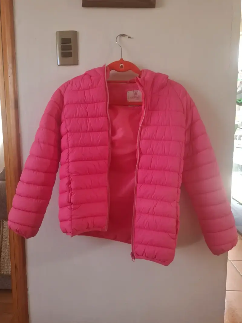 Chaqueta acolchada rosa para niña