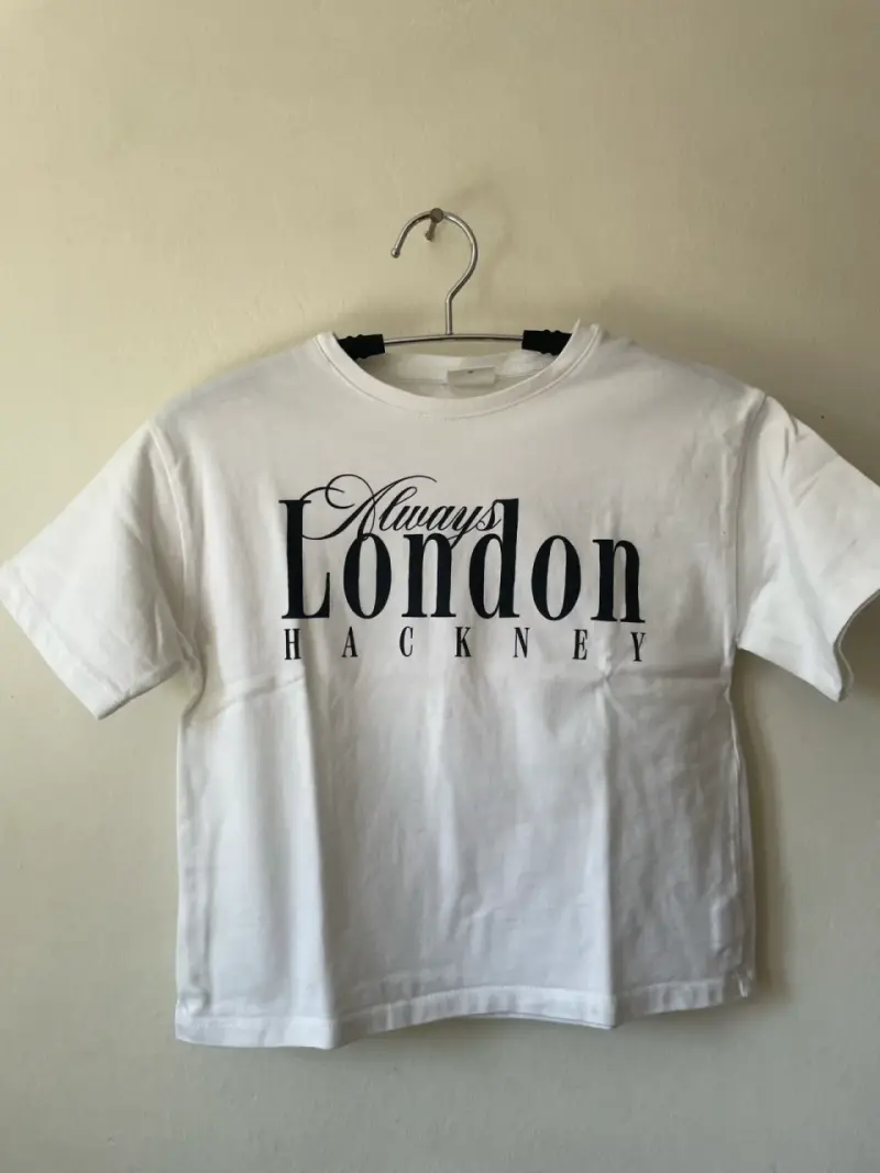 Polera blanca con estampado 'Always London'