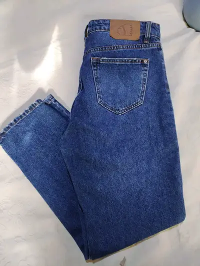 Jeans azul clásico de mezclilla - miniatura 1