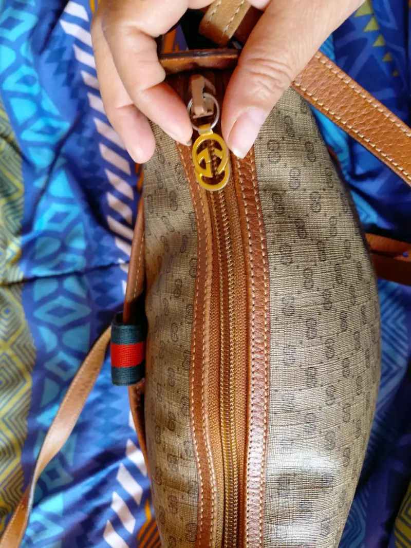 Bolso de hombro vintage con diseño clásico - 2
