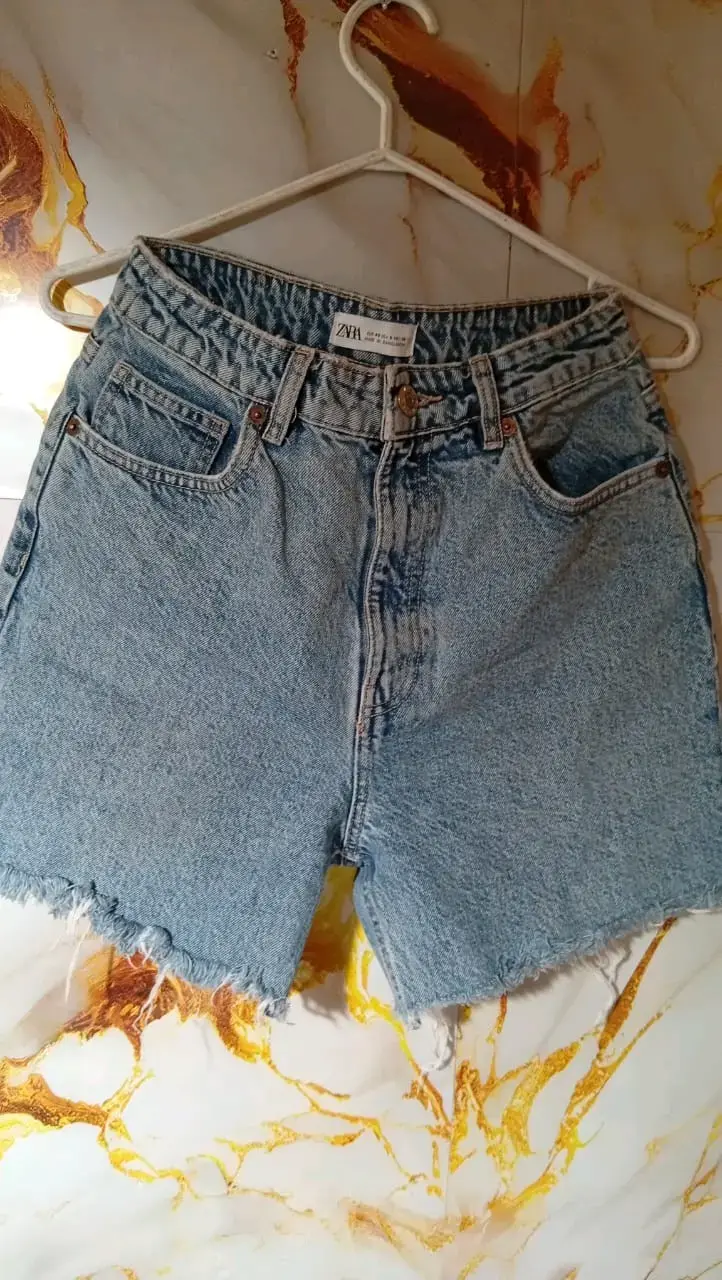 Shorts de mezclilla Zara desgastados - 1