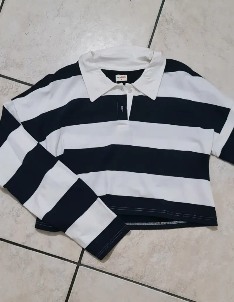 Polera de rayas manga larga blanco y negro