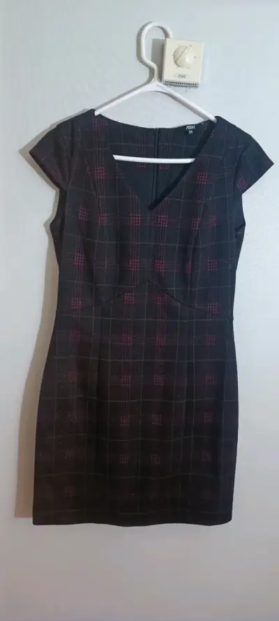Vestido Nuevo, a cuadros negro y rojo talla 36 - miniatura 1
