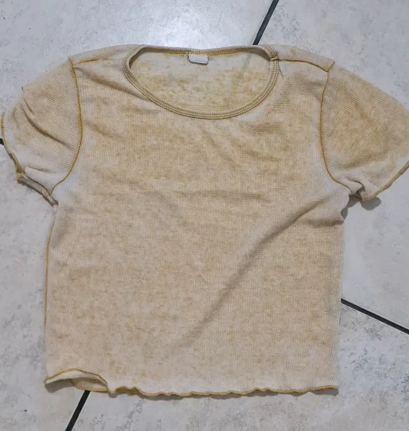 Polera amarilla de algodón para mujer