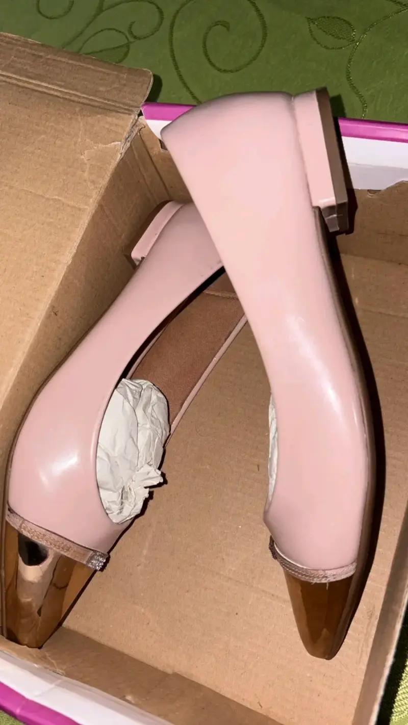 Zapatos planos Vizzano nude con punta dorada - 2