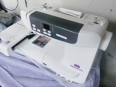 Máquina de bordar Merritt nueva con Wi-Fi - miniatura 2