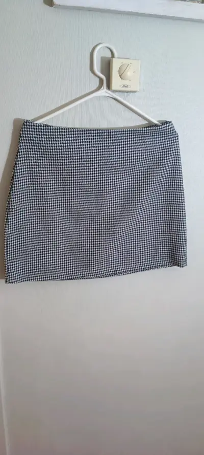 Falda corta de pata de gallo en blanco y negro - miniatura 1