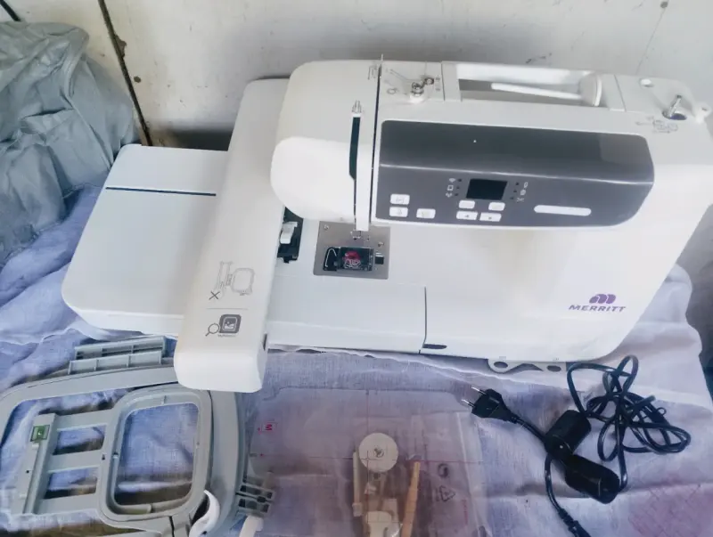Máquina de bordar Merritt nueva con Wi-Fi - 4