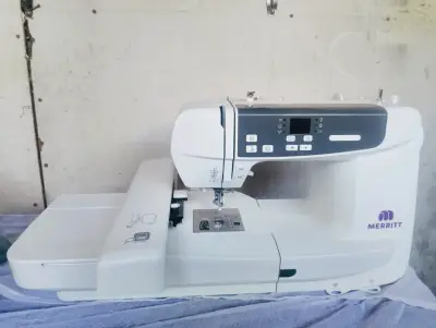 Máquina de bordar Merritt nueva con Wi-Fi - miniatura 5