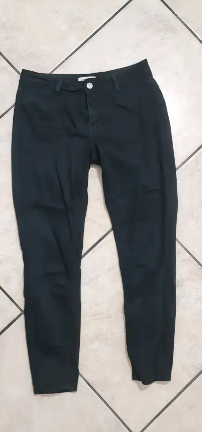 Pantalones negros de mujer estilo casual - miniatura 1