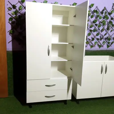 Armario y gabinete blanco con puertas - miniatura 2