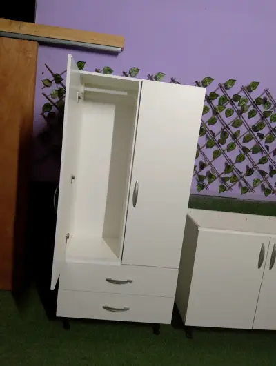 Armario y gabinete blanco con puertas - miniatura 3