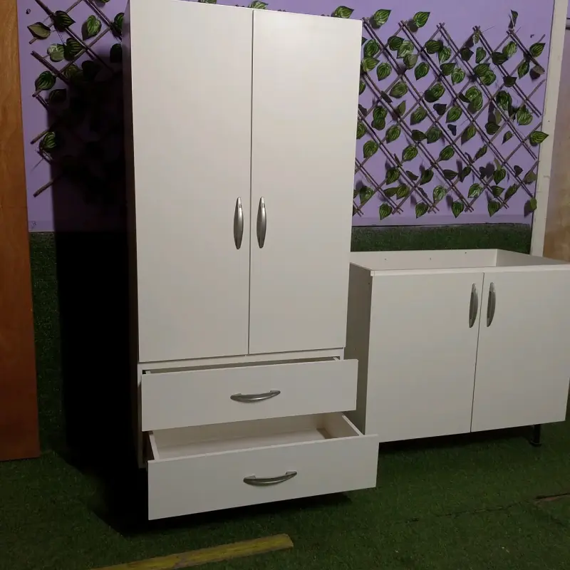 Armario y gabinete blanco con puertas - 4