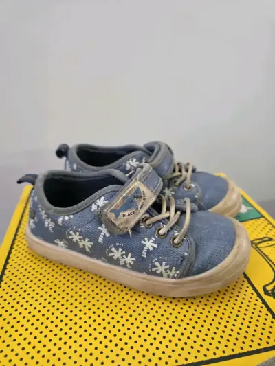Zapatillas infantiles azules con diseño - miniatura 1