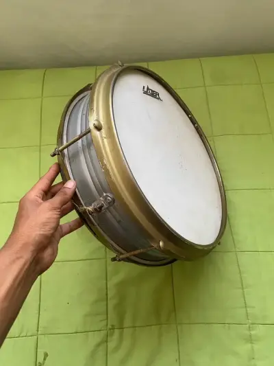 Caja/tarola Lazer de percusión en buen estado - miniatura 1