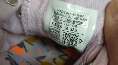 Zapatillas de lona lilas con diseño floral - miniatura 2