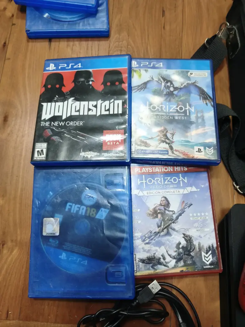 Consola PS4 con dos controles personalizados - 2