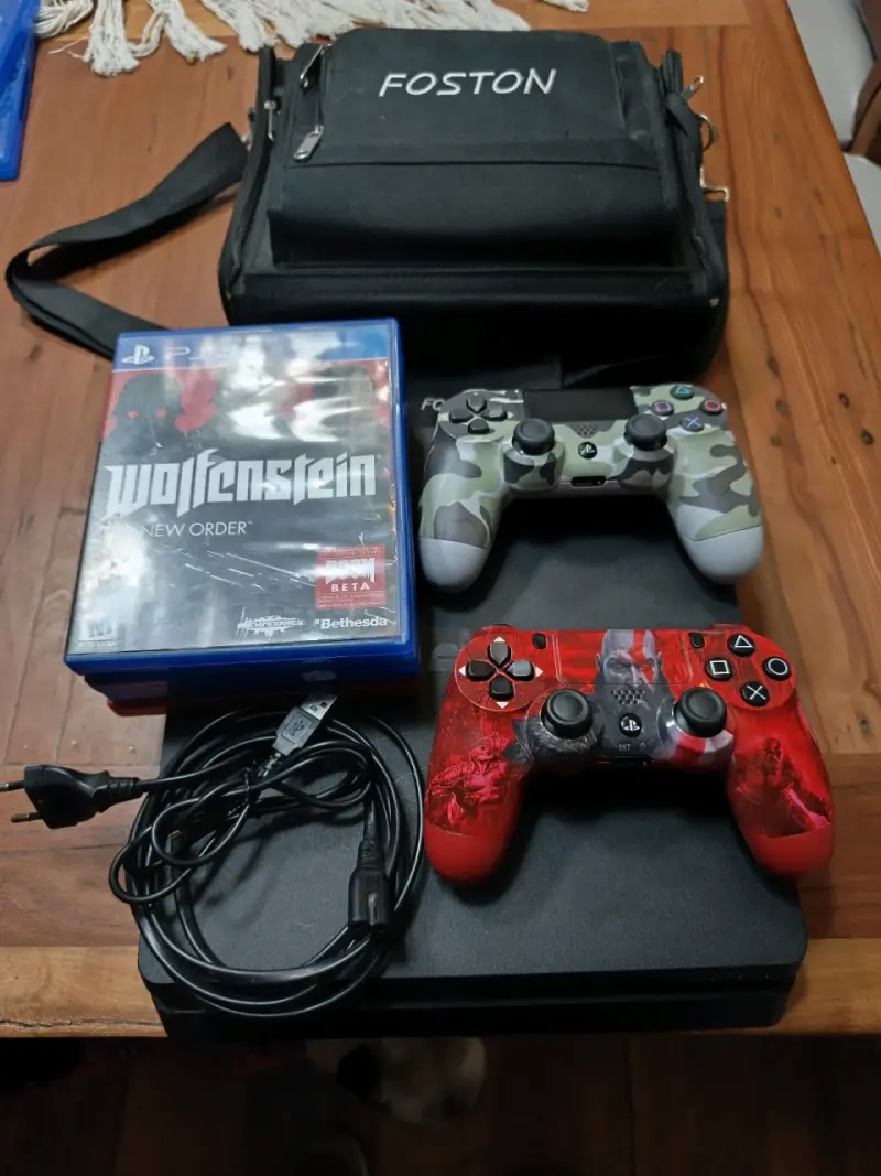 Consola PS4 con dos controles personalizados - 4