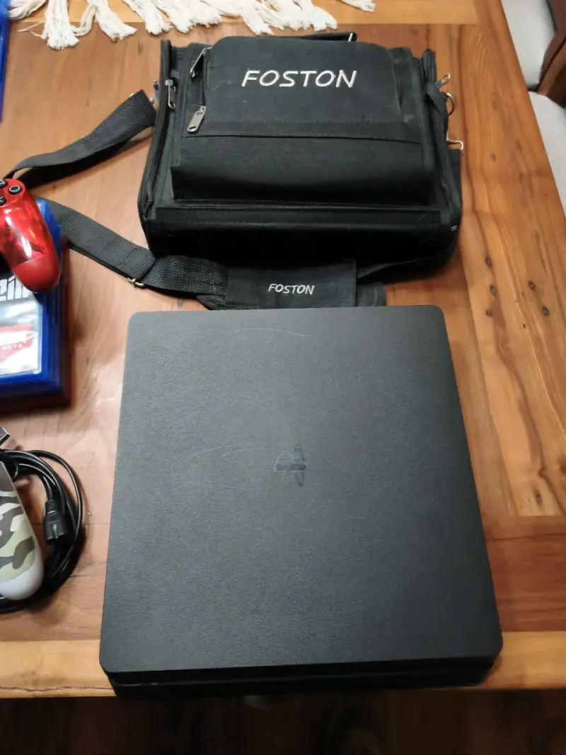 Consola PS4 con dos controles personalizados - 5