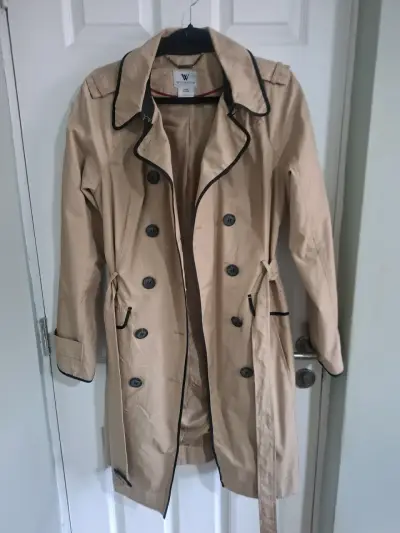 Abrigo trench beige con detalles negros - miniatura 2