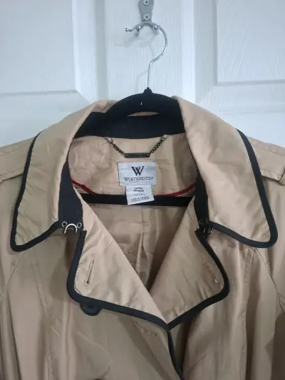 Abrigo trench beige con detalles negros - miniatura 4
