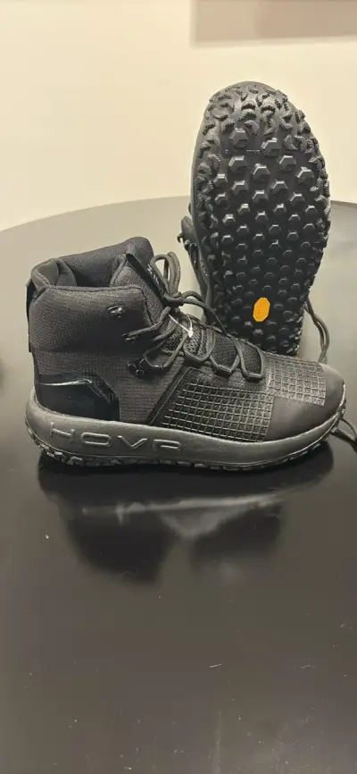 Zapatillas under armour  negras HOVR - miniatura 1