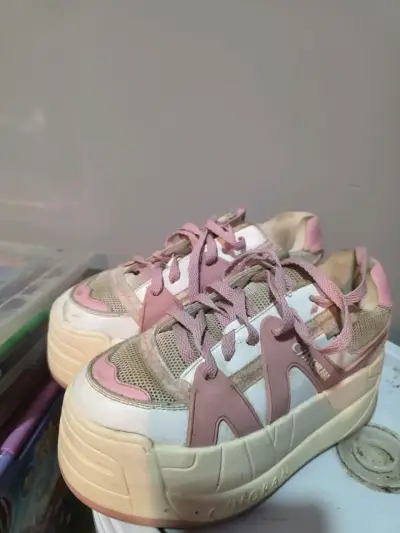 Zapatillas deportivas rosas con plataforma - miniatura 1
