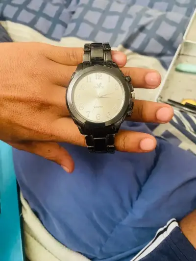 Reloj análogo negro de acero inoxidable - miniatura 2