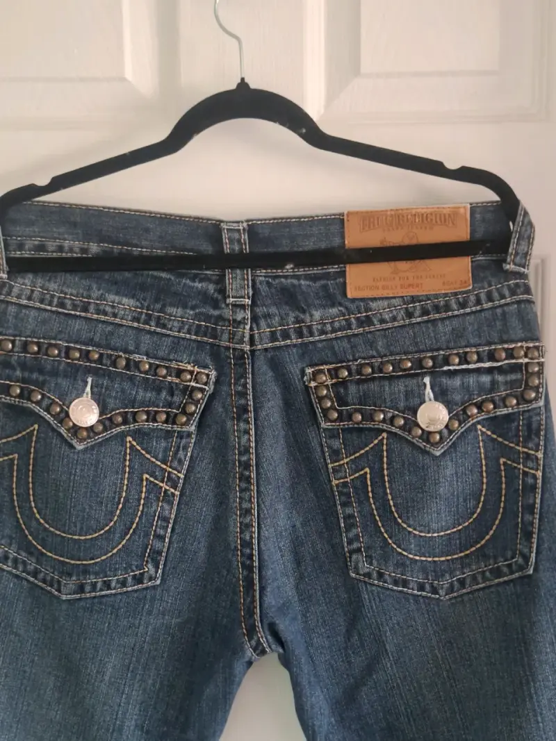 Jeans de mezclilla con detalles desgastados - 3