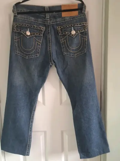 Jeans de mezclilla con detalles desgastados - miniatura 4