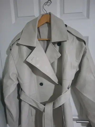 Abrigo trench beige clásico para mujer ecocuero - miniatura 2