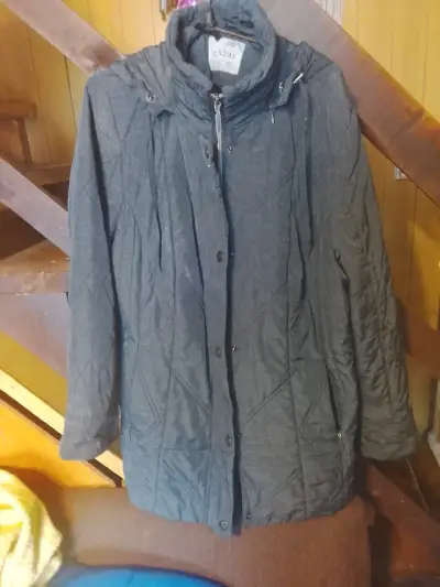 Abrigo acolchado gris para mujer - miniatura 1