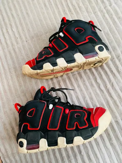 Zapatillas deportivas negras y rojas Nike Air - miniatura 3
