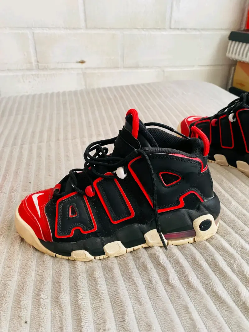 Zapatillas deportivas negras y rojas Nike Air - 4