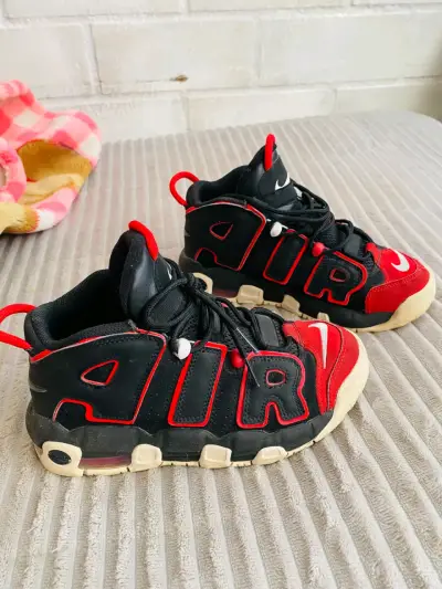 Zapatillas deportivas negras y rojas Nike Air - miniatura 5