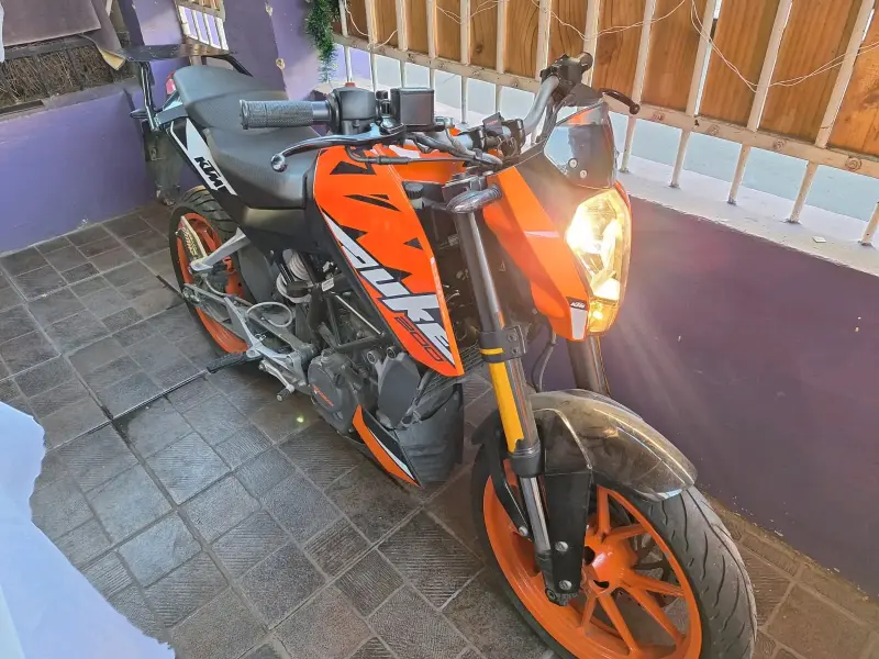 Moto KTM Duke 200 en excelente estado - 1